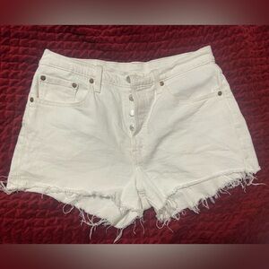 White 501 Levi’s Distressed Shorts size 28